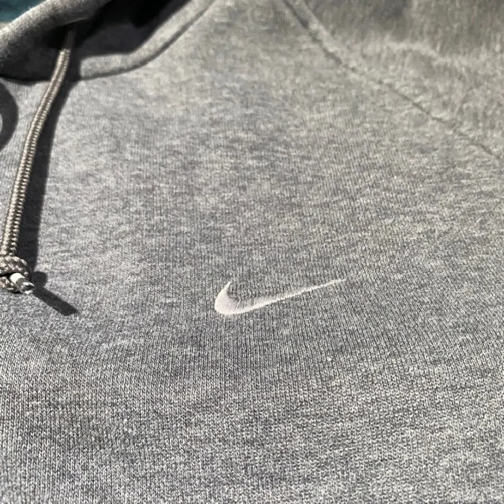 Vintage Y2K Nike Mini Swoosh Pullover Hoodie Size M Gray cropped faded Men's Tra